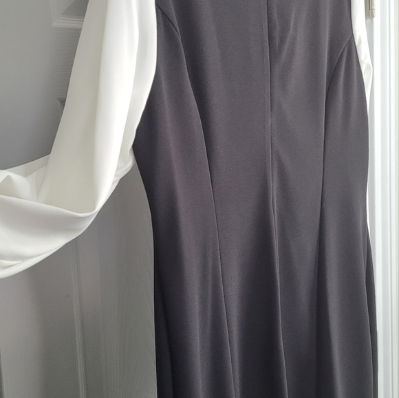 Dress - Picture 4 of 7